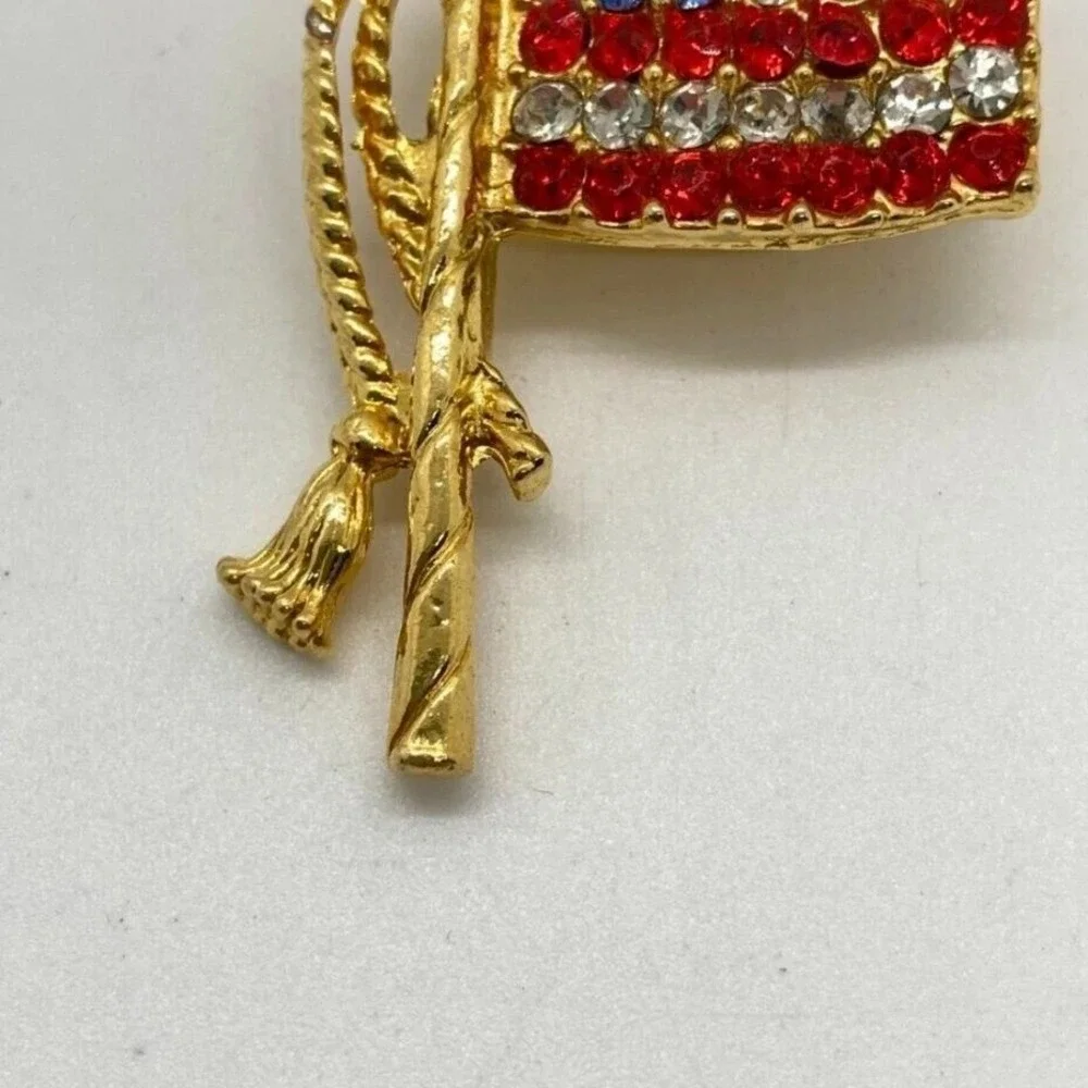 Rhinestone American Flag Brooch‎ Pin Gold Tone Patriotic Red White Blue Jewelry